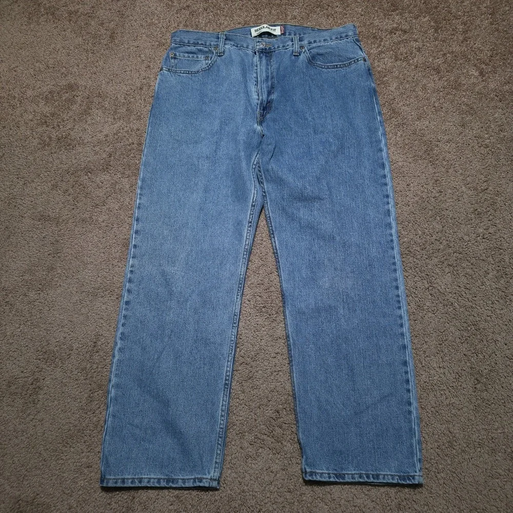 Vintage Deadstock New Y2K Levis 505 Denim Jeans *Fits 36 x 29 Regular Mid Wash
